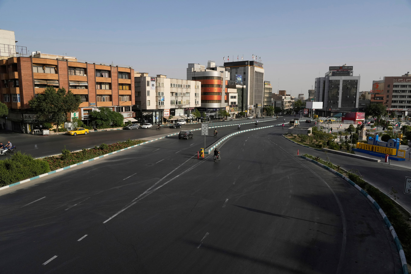Tomma gator i Teheran måndag 23 juni, dagen innan den regimvänliga demonstrationen anordnades. Foto: Vahid Salemi/AP/TT
