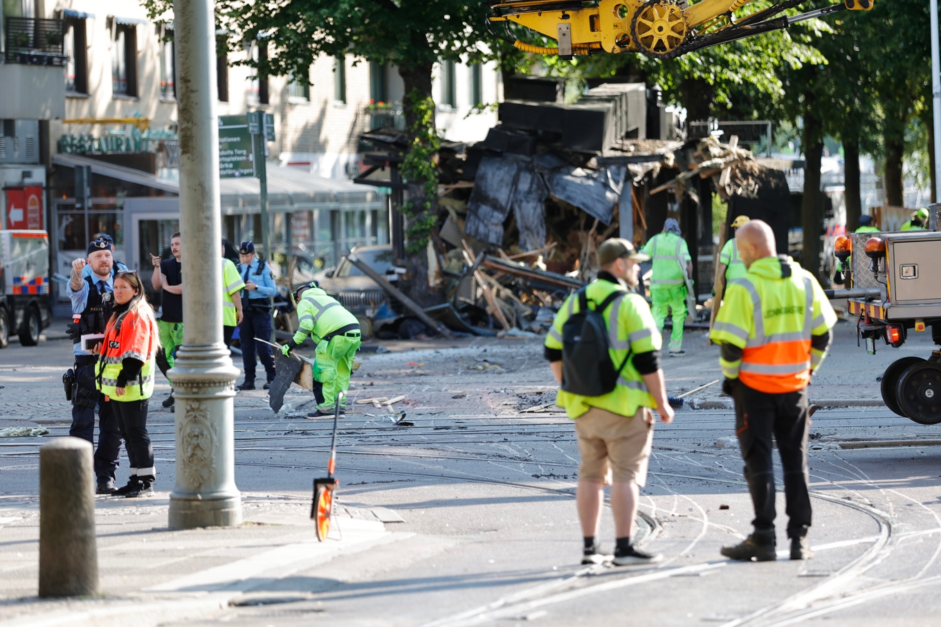 En spårvagn spårade ur och kraschade i en byggnad på Avenyn i Göteborg natten mot den 21 juni i år och flera personer fick föras till sjukhus. Foto: Adam Ihse/TT