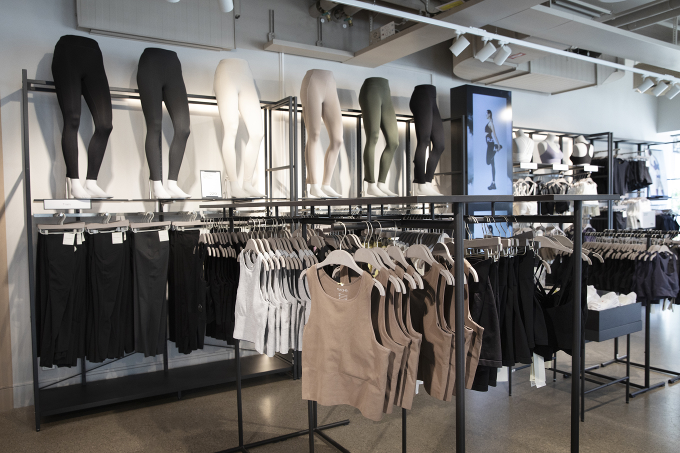 Detaljhandeln backade i maj. Mest backade klädhandeln. Arkivbild. Foto: Mickan Mörk / TT