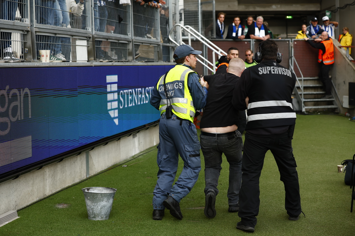 Åtal har väckts mot supportern som stormade planen under mötet IFK Göteborg-Öster. Arkivbild. Foto: Thomas Johansson/TT