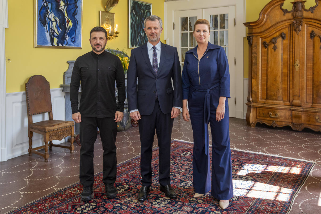 Ukrainas president Volodymyr Zelenskyj tillsammans med Danmarks kung Frederik X och statsminister Mette Frederiksen i Århus. Foto: Ida Marie Odgaard/Ritzau Scanpix/TT