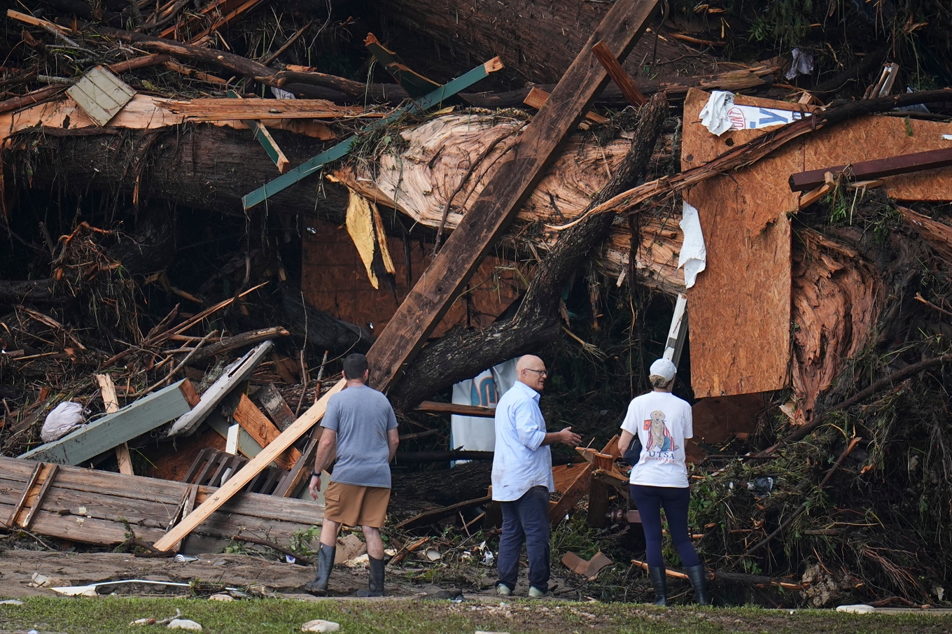 Förödelsen är stor längs med Guadalupefloden efter de dödliga översvämningarna. Bild från i lördags. Foto: Julio Cortez/AP/TT