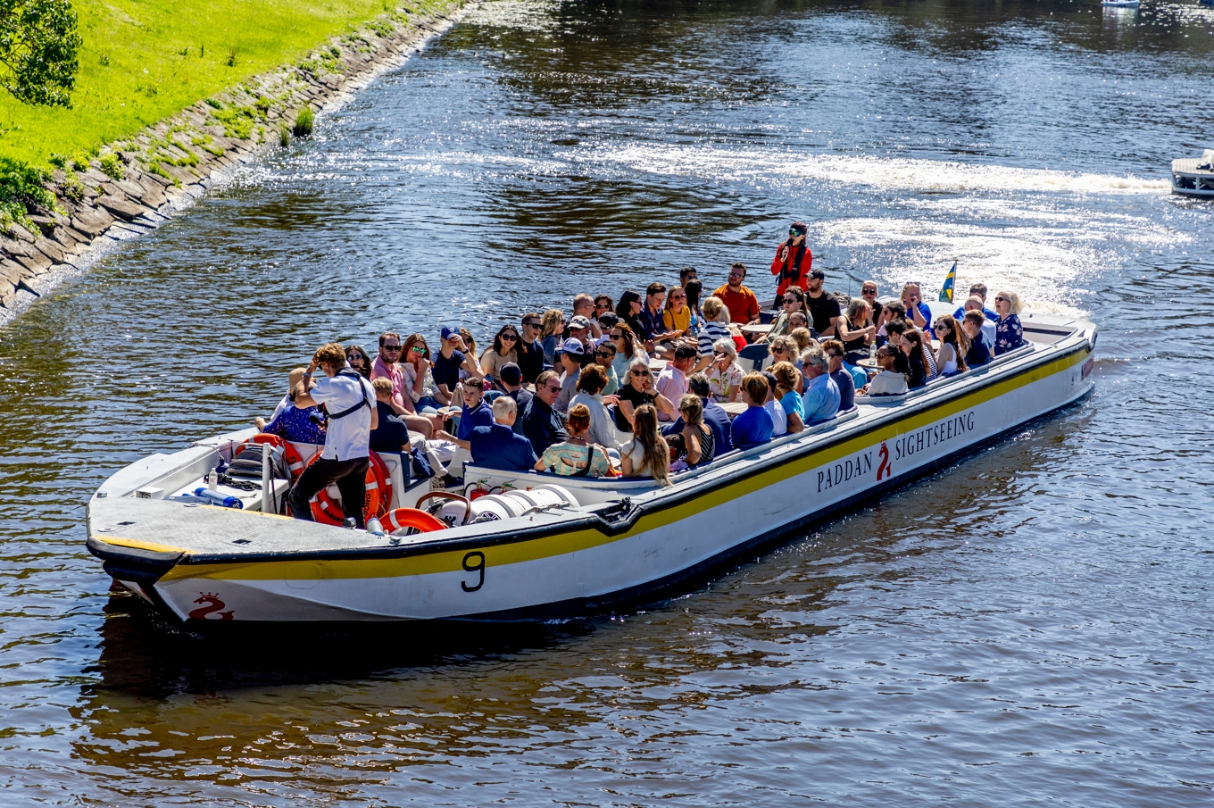 Det är trevligare att resa med paddan i Göteborg om det är sol i stället för regn. Foto: Adam Ihse / TT