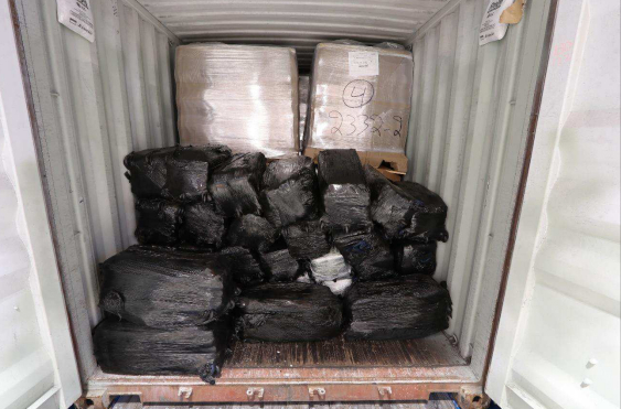 Delar av det kokain som beslagtogs i Norviks hamn i april 2024. Foto: Polisen