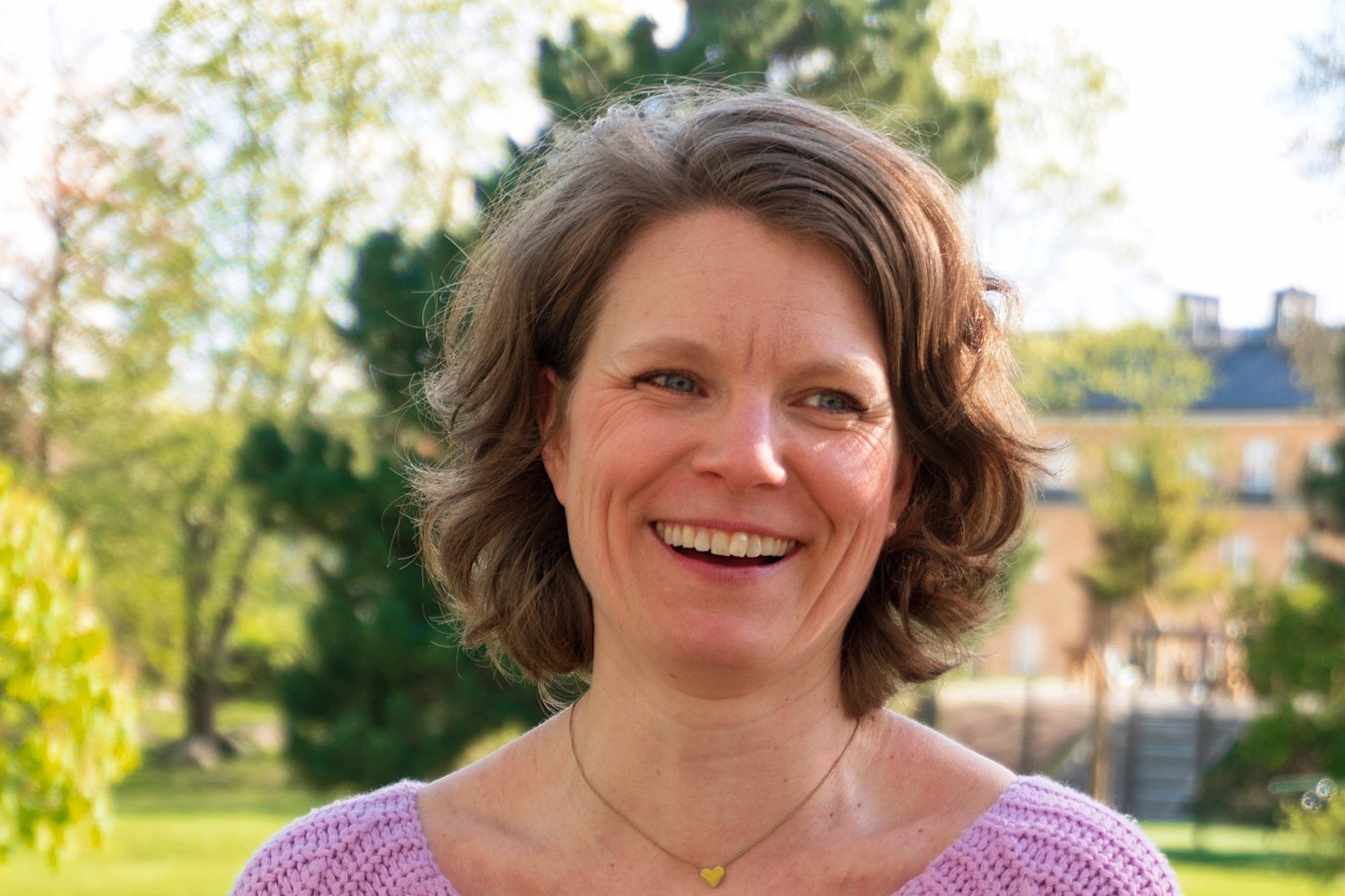 Marica Nordqvist tog tag i missbruk och ett trasigt inre. I dag hjälper hon andra att känna trygghet och stärka självförtroendet – genom dans. Foto: Ronja Nyström