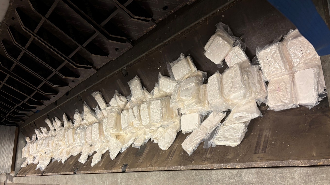 I en lastbil hittade tullpersonal 339 paket med narkotika. Foto: Tullverket