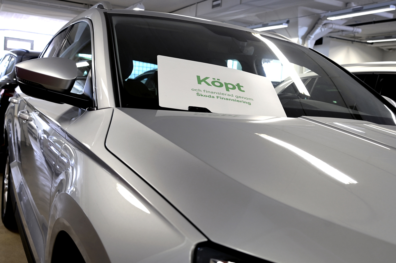 Försäljningen av begagnade elbilar ökar, men totalt sjunker försäljningen av begagnat. Arkivbild. Foto: Janerik Henriksson/TT