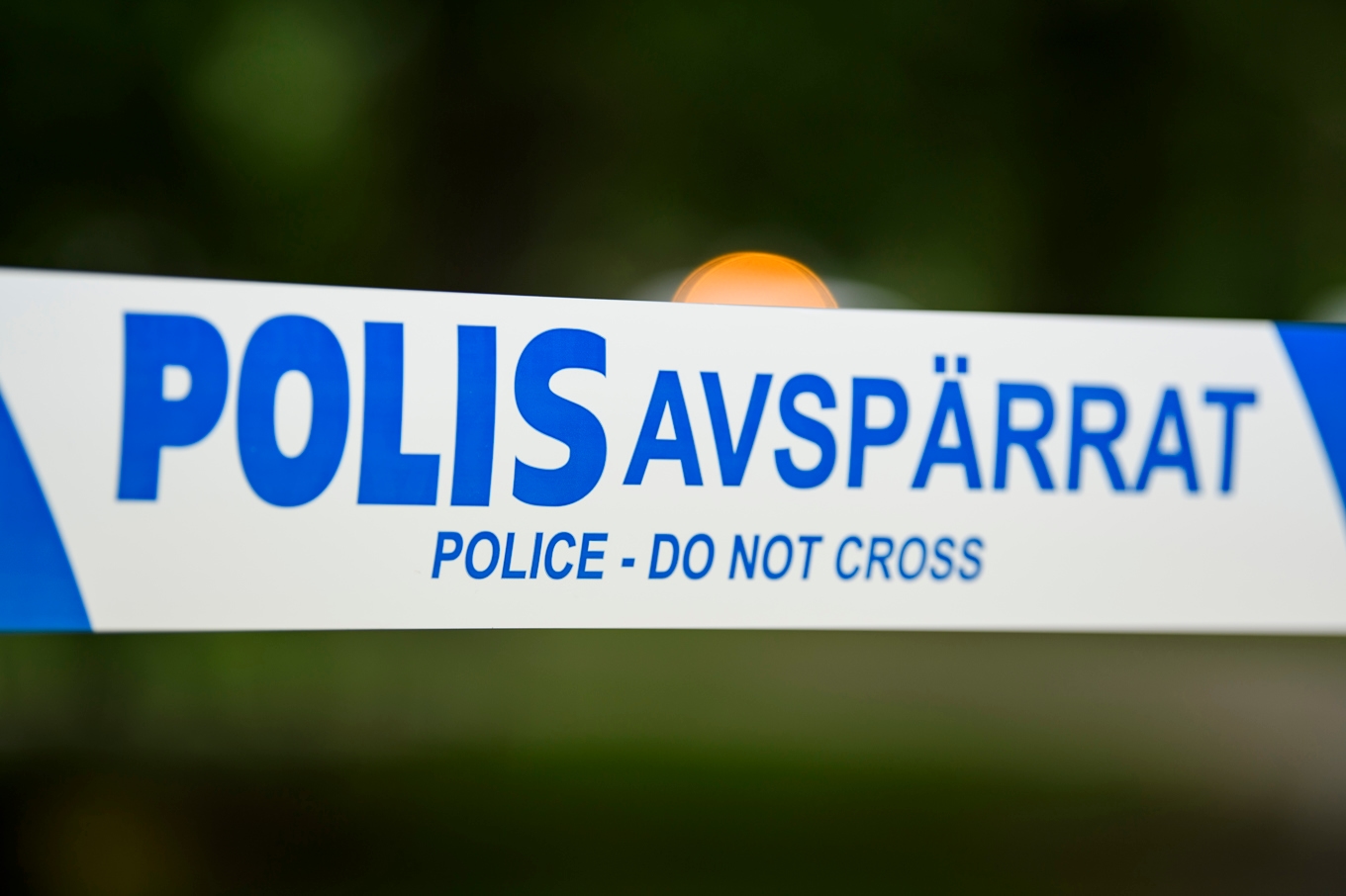 Polisen utreder trafikolyckan i Hälleforsnäs. Foto: Oscar Olsson/TT
