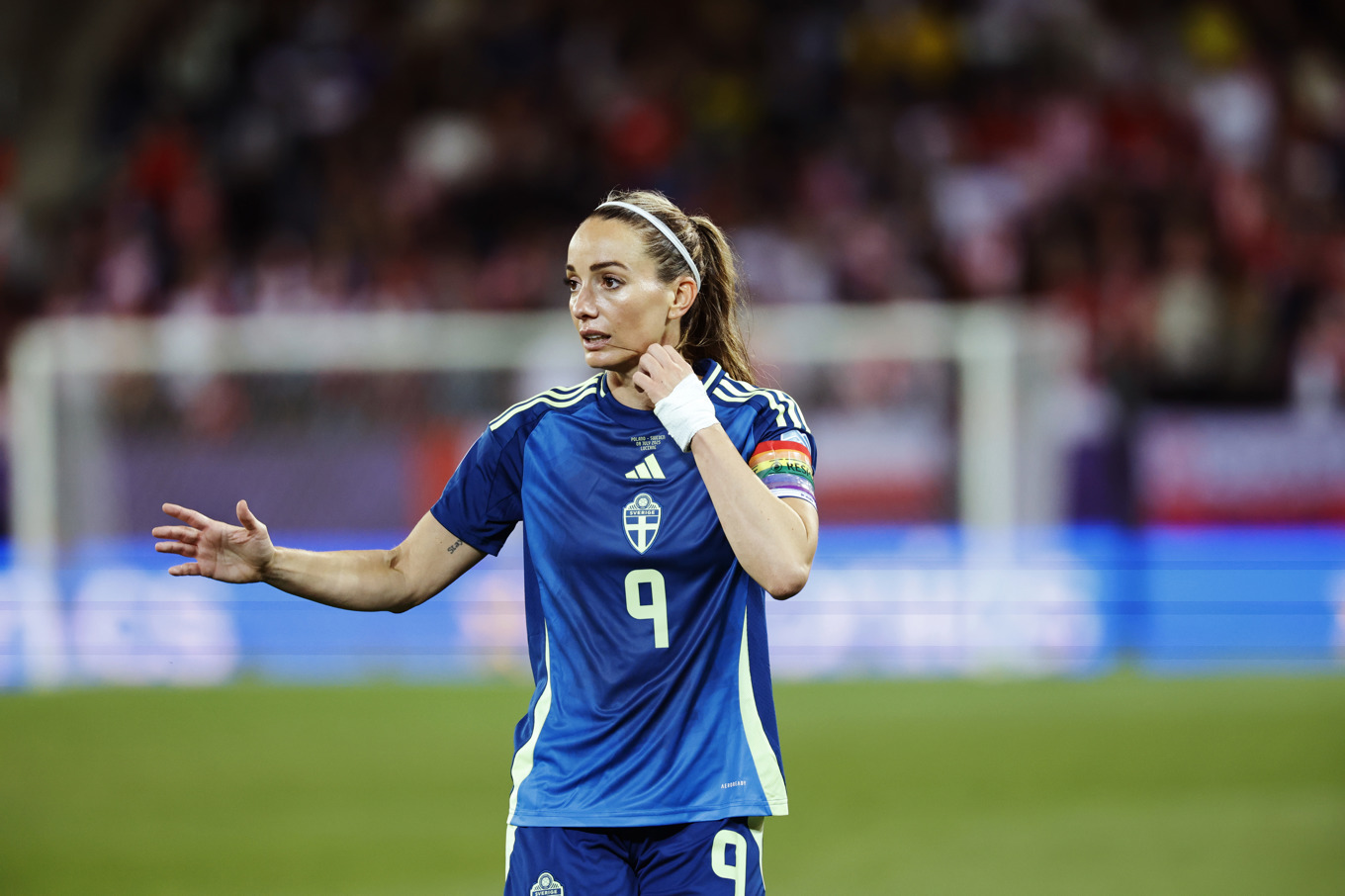 Sveriges Kosovare Asllani under tisdagens match mellan Polen och Sverige i fotbolls-EM. Foto: Adam Ihse/TT