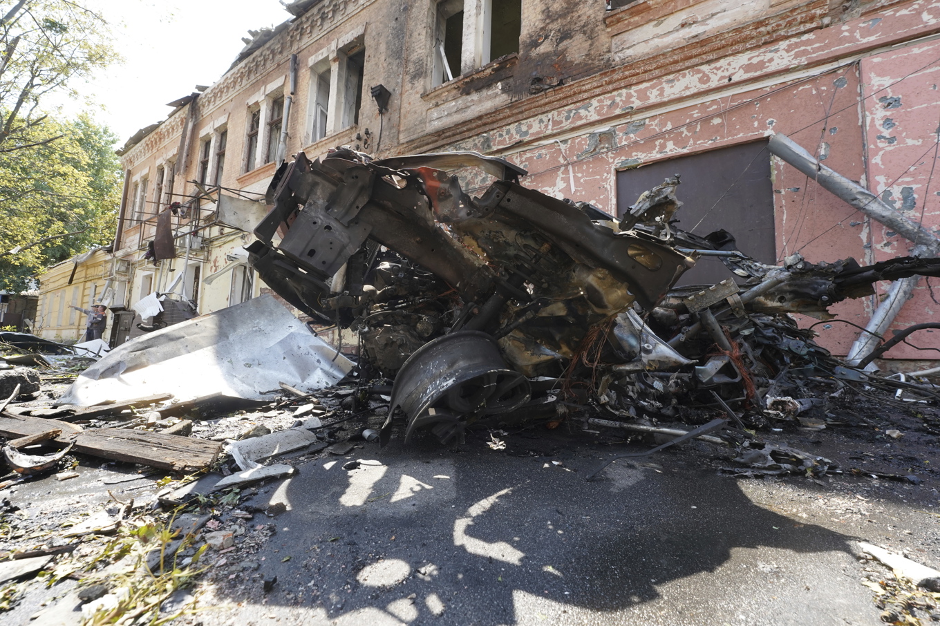 Ett skadat hus efter en attack mot Charkiv tidigare i veckan. Foto: Andrii Marienko/AP/TT