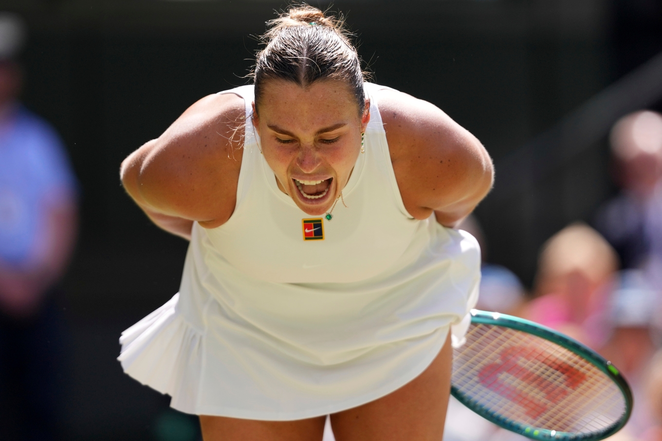 Aryna Sabalenka skriker ut sin frustration. Foto: Kirsty Wigglesworth/AP/TT