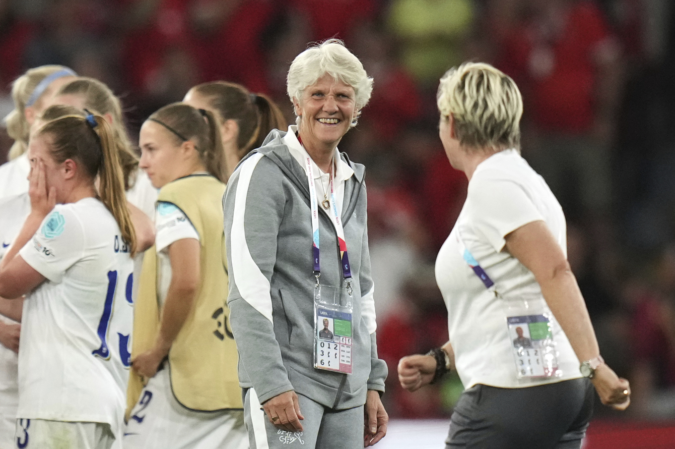 Pia Sundhage efter att avancemanget till kvartsfinal säkrats i EM. Foto: Alessandra Tarantino/AP/TT