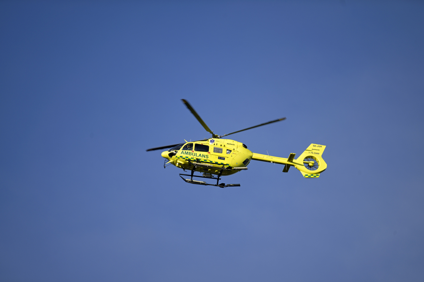 En ambulanshelikopter kallades till olycksplatsen på riksväg 26. Arkivbild. Foto: Janerik Henriksson/TT