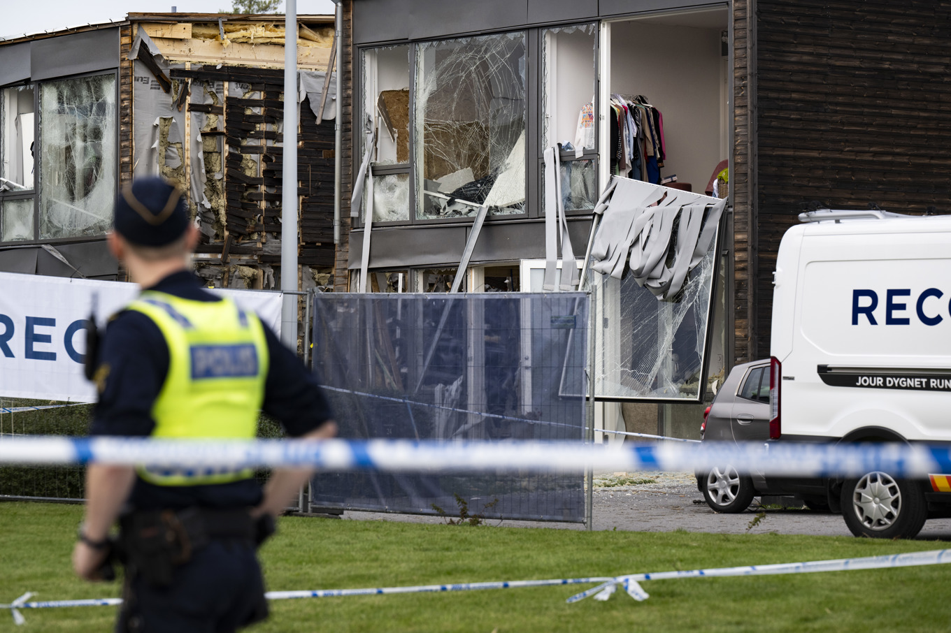 En explosion i Fullerö utanför Uppsala den 28 september 2023 orsakade omfattade skador i området och dödade en 24-årig kvinna som låg och sov i ett av husen. Foto: Pontus Lundahl/TT