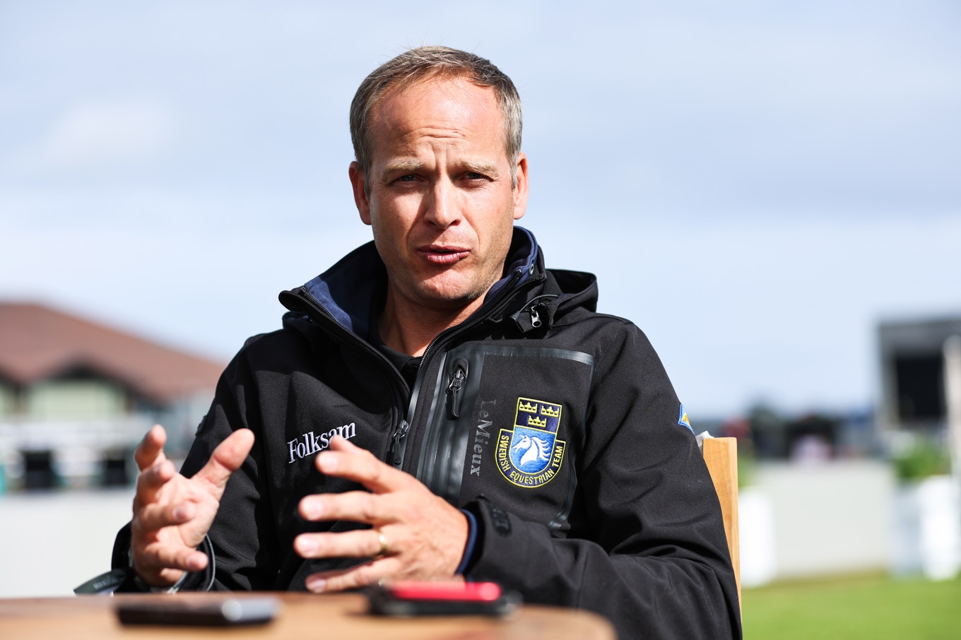 Hopplandslagets förbundskapten Henrik Ankarcrona presenterar en satsning på unga ryttare. Foto: Caisa Rasmussen/TT
