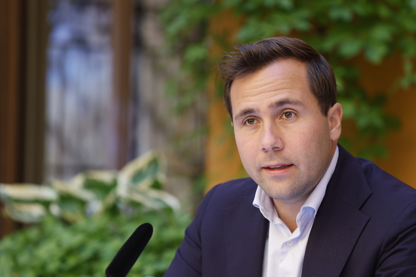 Bistånds- och utrikeshandelsminister Benjamin Dousa (M) har talat med industrier i Sverige och lyssnat till expertmyndigheten Kommerskollegium innan han lämnade önskemål på vilka produkter som bör tas bort från EU:s motåtgärdslista. Nu har han fått igenom sammanlagt åtta varor. Foto: Pär Bäckström/TT