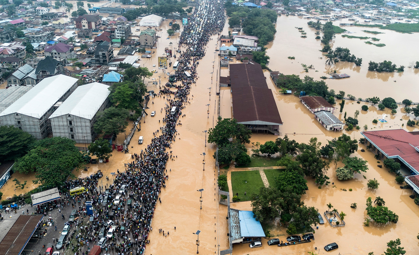 Vårens översvämningar i Kinshasa har bidragit till kolerautbrottet. Bilden är tagen i april. Foto: Samy Ntumba Shambuyi/AP/TT