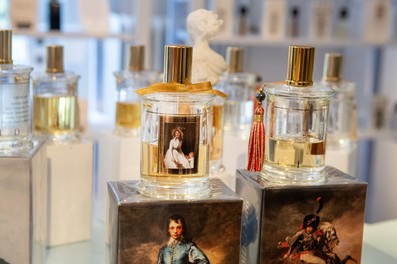 Unga lägger mer pengar på parfym. Foto: Anna Hållams /TT