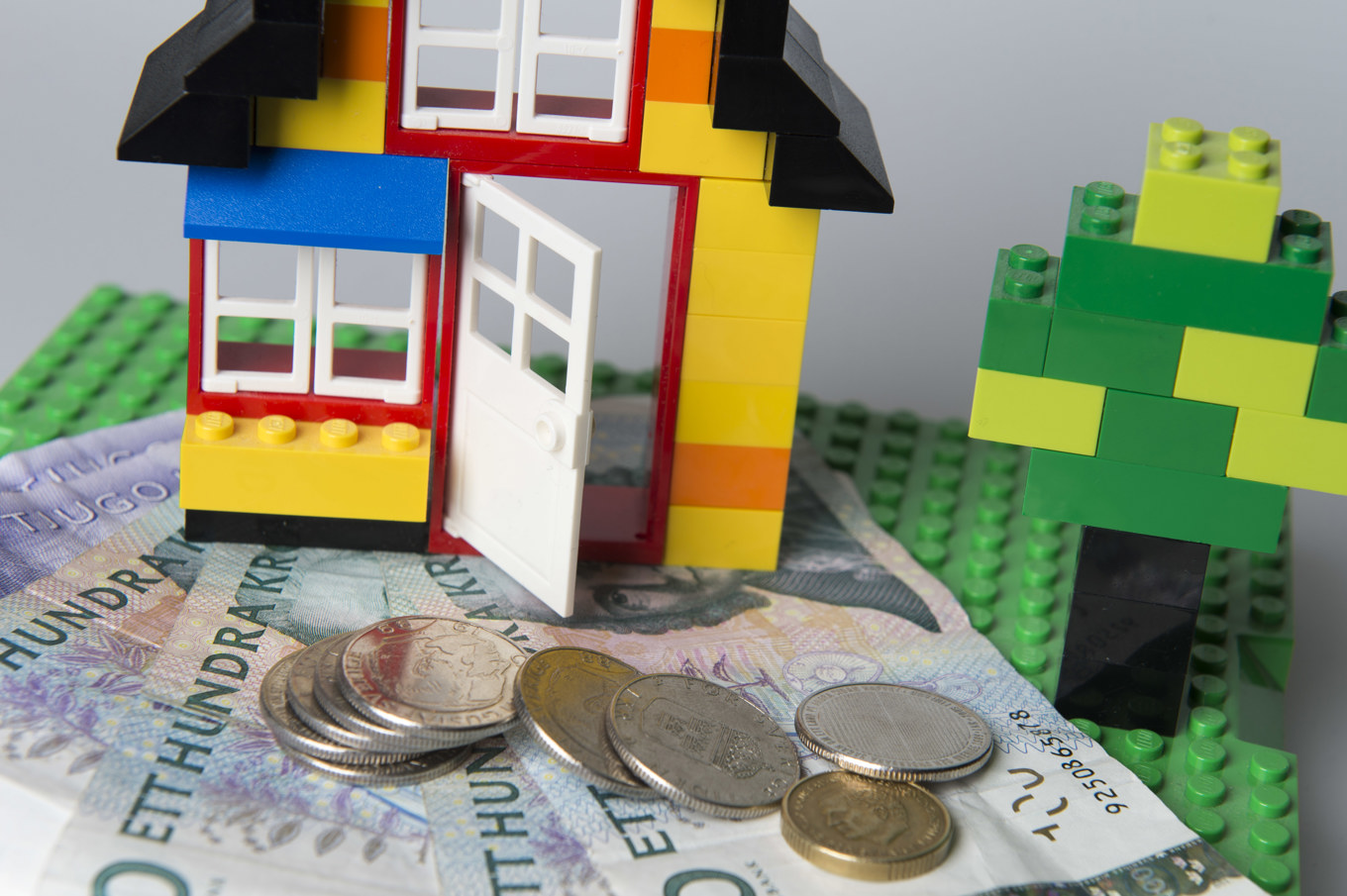 Banker beviljar hellre bolån än lån till företagare i tillväxtfas och många småföretag blandar ihop sin egen och företagets ekonomi. Det blir vanligare nu i tuffare tider med mindre vinstmarginaler, enligt organisationen Företagarna. Foto: Erik Nylander/TT