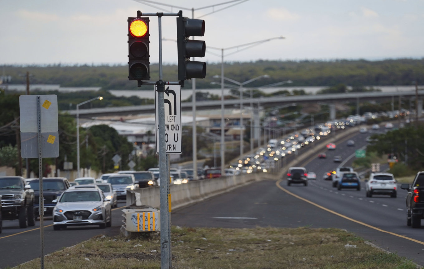 Invånare på ön Oahu uppmanades att söka sig till högre belägna platser under det inledande tsunamihotet, men har senare fått besked om att de får återvända. Foto: Michelle Bir/AP/TT