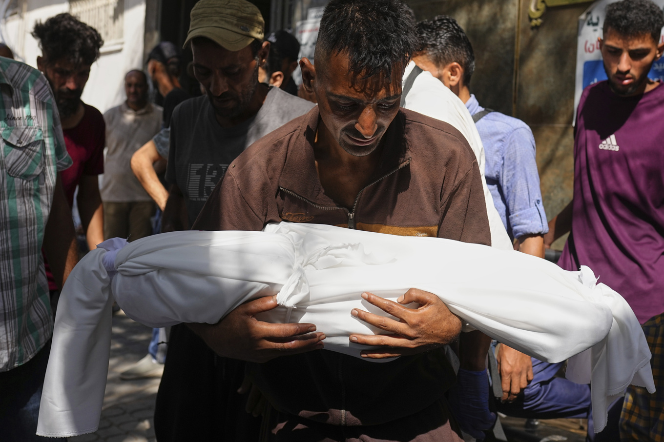 Den amerikanska tidningen The Washington Post har publicerat en lista över 18 500 barn som dödats i Gaza. Arkivbild. Foto: Jehad Alshrafi/AP/TT