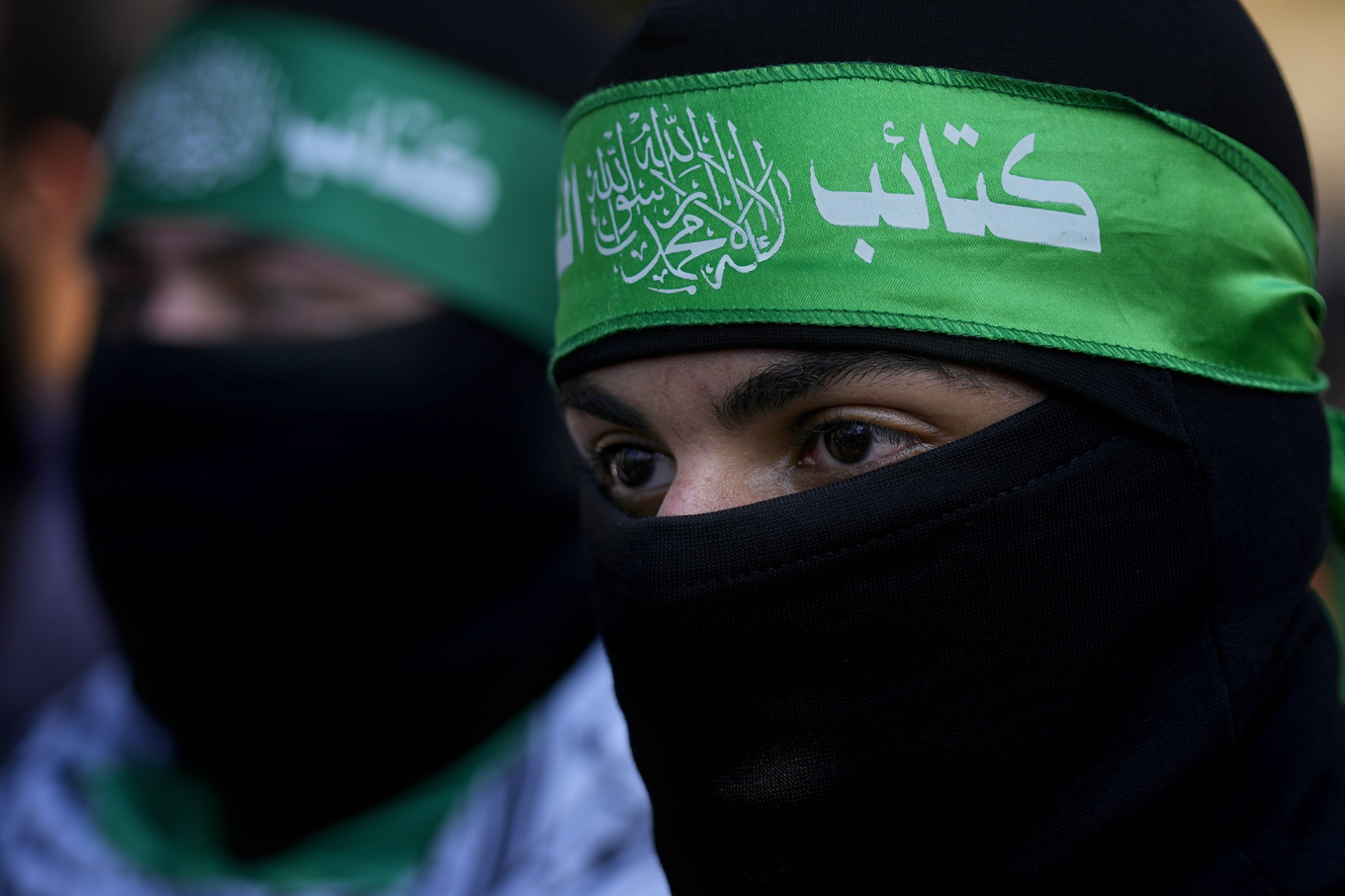 Medlemmar i Hamas väpnade gren al-Qassam-brigaderna fotograferade i februari i fjol. Foto: Bilal Hussein/AP/TT