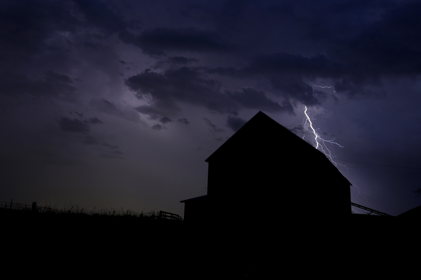 Åskan har orsakat problem på flera håll under natten till fredag. Arkivbild. Foto: Charlie Riedel/AP/TT