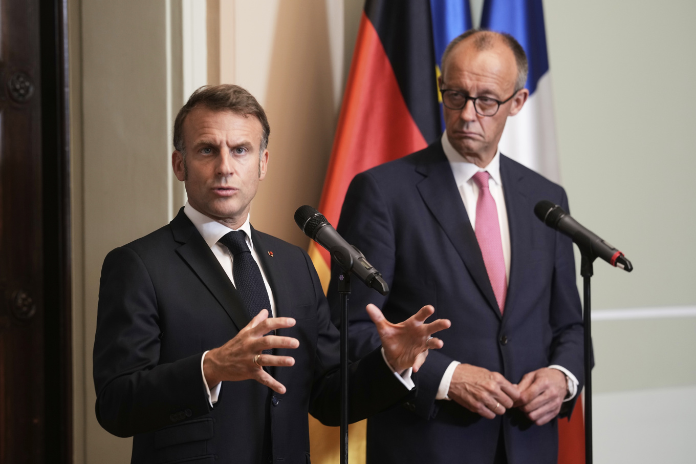 Frankrikes president Emmanuel Macron och Tysklands förbundskansler Friedrich Merz fördömer Hamas filmer av gisslan. Arkivbild. Foto: Markus Schreiber/AP/TT