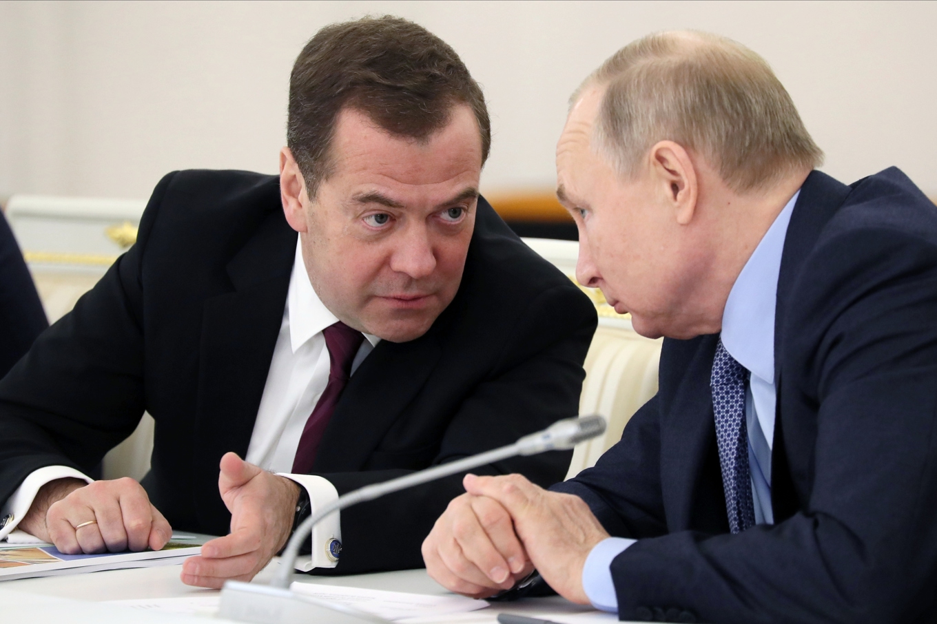 Dmitrij Medvedev och Vladimir Putin i Kreml. Arkivbild. Foto: Jekaterina Sjtukina/AP/TT