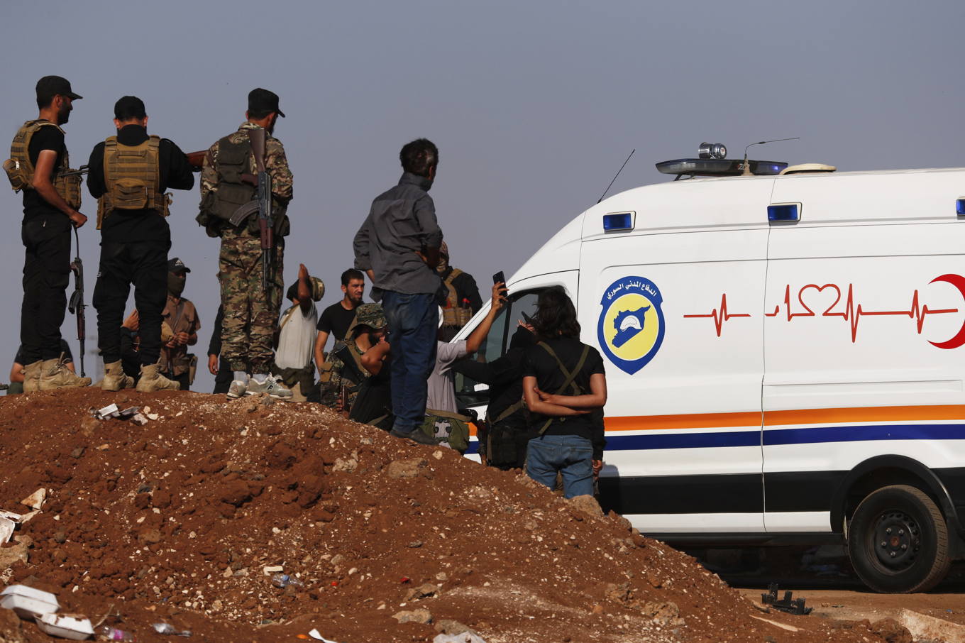Beväpnade beduiner utanför staden Sweida (al-Suwayda). Foto: Omar Sanadiki/AP/TT