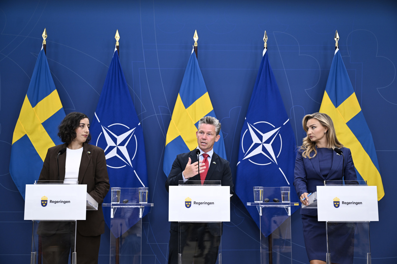 Utbildnings- och integrationsminister Simona Mohamsson (L), försvarsminister Pål Jonson (M) och energi- och näringsminister Ebba Busch (KD) under en pressträff. Foto: Pontus Lundahl/TT