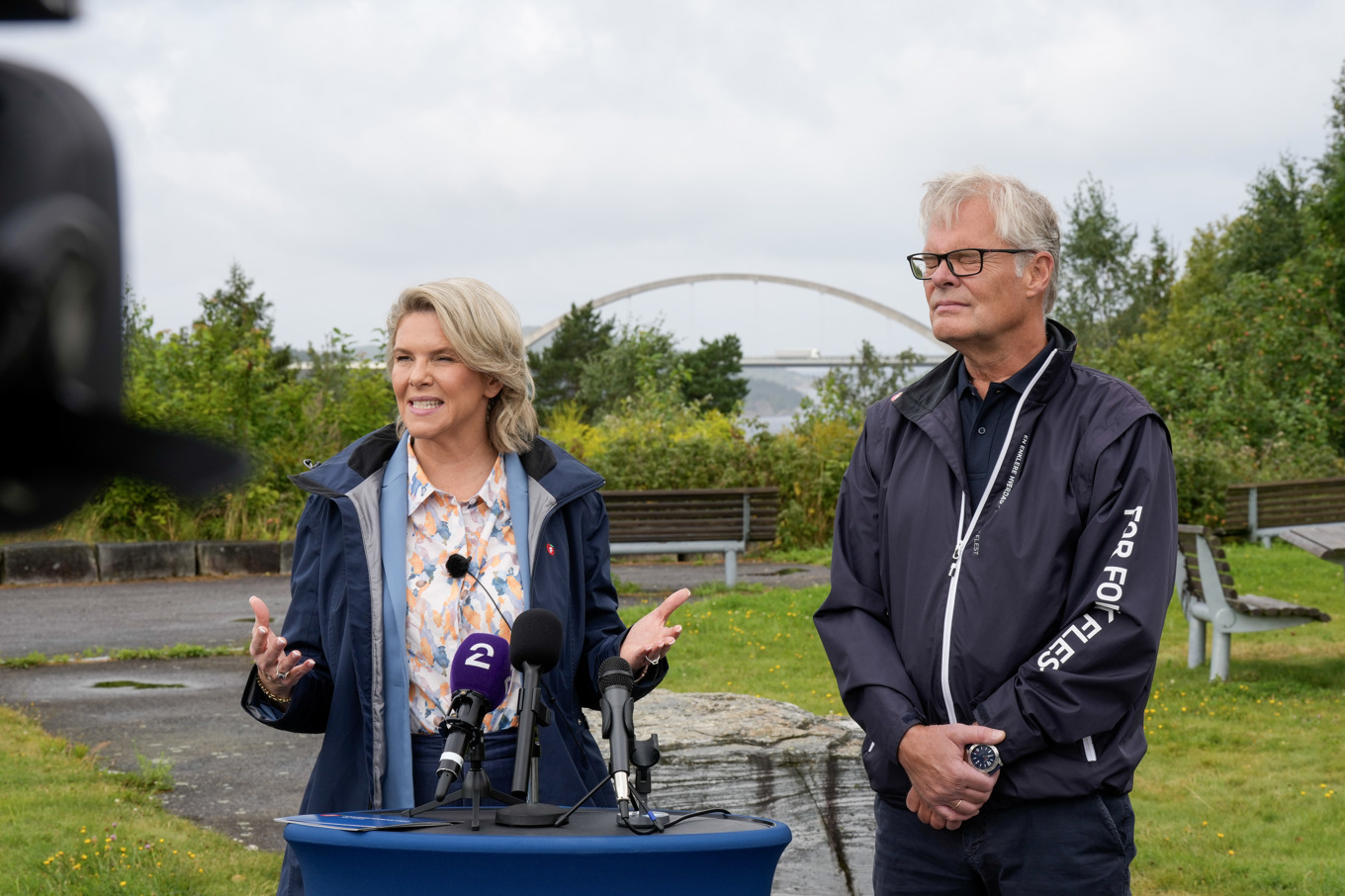 Fremskrittspartiets Sylvi Listhaug och Hans Andreas Limi reste till den svensk-norska gränsen på fredagen. Foto: Heiko Junge/NTB/TT