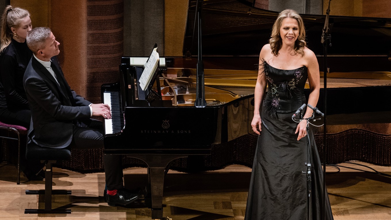 Magnus Svensson och Miah Persson vid en tidigare romanskonsert i Grünewaldsalen år 2018. Foto: Jan-Olav Wedin