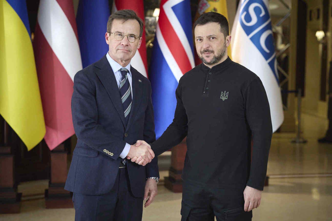 Bild på ett tidigare möte mellan Sveriges statsminister Ulf Kristersson och Ukrainas president Volodymyr Zelenskyj i Kiev i februari. Foto: Ukrainska presidentämbetet via AP/TT