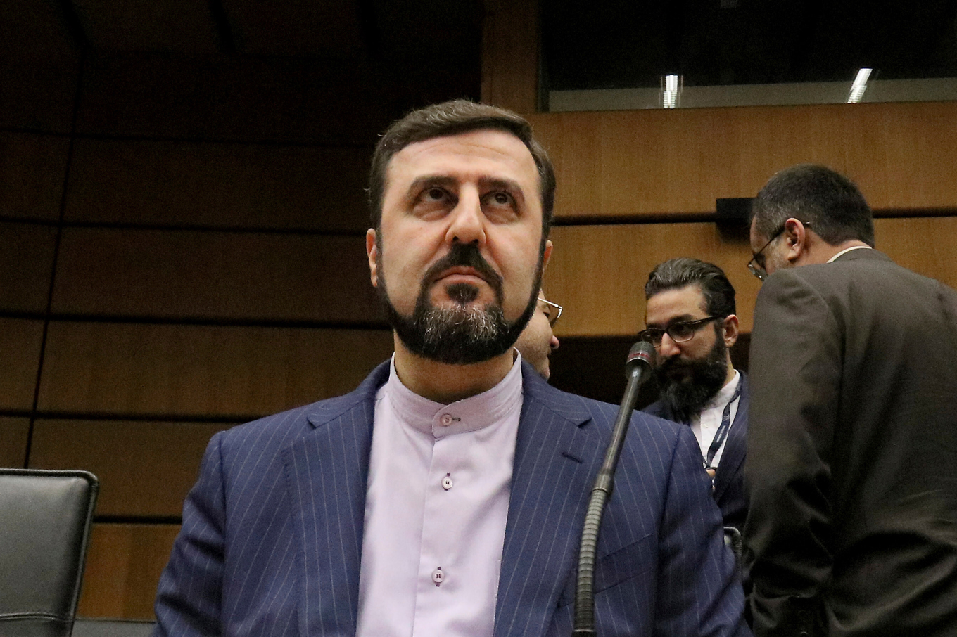 Irans biträdande utrikesminister Kazem Gharibabadi, på bild från 2019 då han representerade landet som Irans IAEA-ambassadör. Foto: Ronald Zak/AP/TT
