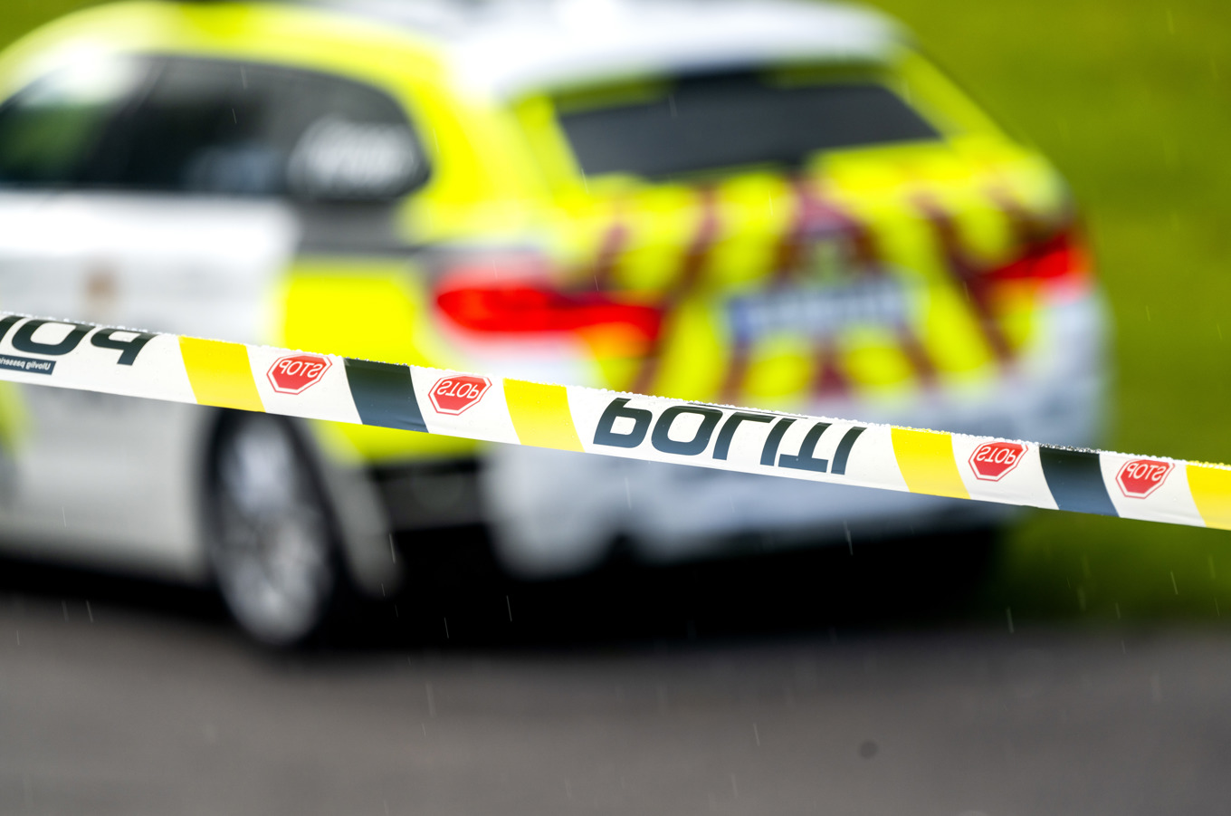 Nu startar rättegången mot två unga män som åtalas misstänkta för att ha placerat ut en bomb vid ett hus i Norge. De åtalade är från Sverige. Foto: Gorm Kallestad/NTB/TT