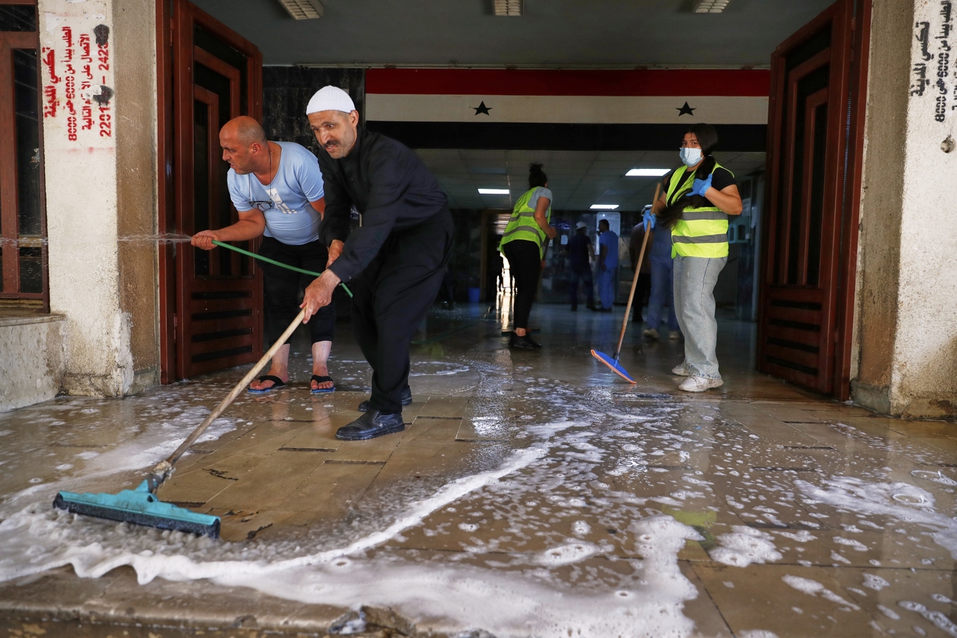 Sjukhuset i al-Suwayda (Sweida) städas efter en veckas dödliga sammandrabbningar i staden. Bild från 25 juli. Foto: Omar Sanadiki/AP/TT