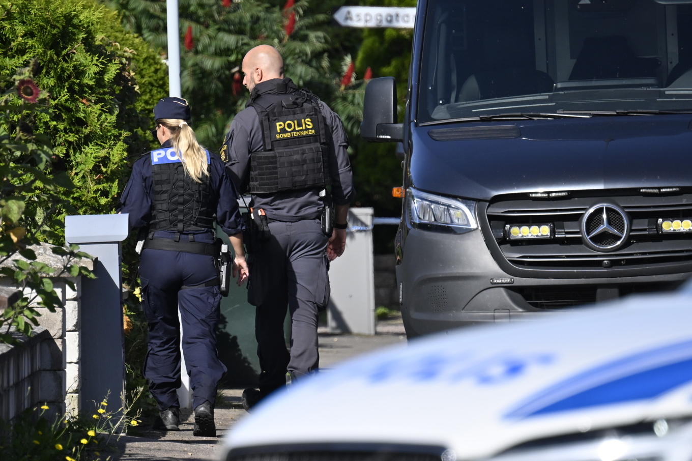 Polis och nationella bombskyddet på plats i Bjuv där det inträffat en detonation. Foto: Johan Nilsson/TT