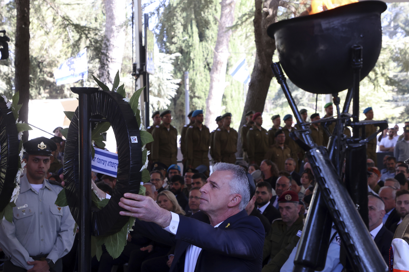 Mossadchefen David Barnea under en minneshögtid för att, enligt den hebreiska kalendern, markera årsdagen av Hamas terrorattack den 7 oktober 2023. Bilden är tagen förra året. Foto: Gil Cohen-Magen/AP/TT
