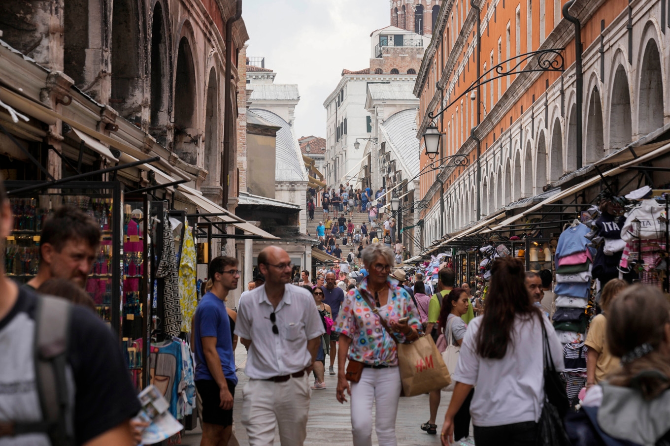 Turister i Venedig i Italien. Arkivbild. Foto: Luca Bruno/AP/TT