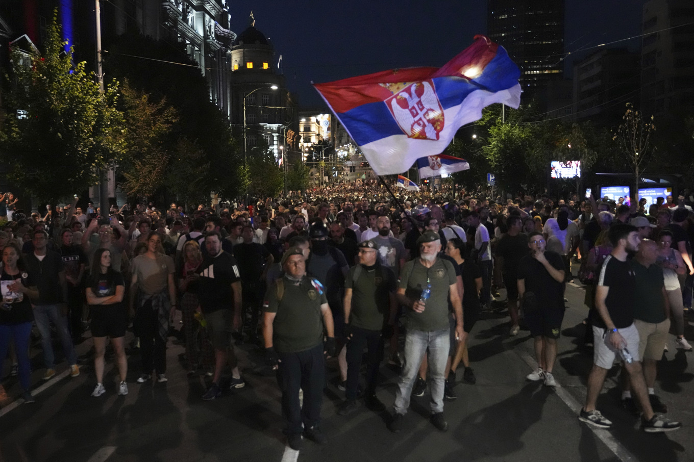 En av de demonstrationer som hölls mot den serbiska regeringen under torsdagen. Foto: Darko Vojinovic/AP/TT