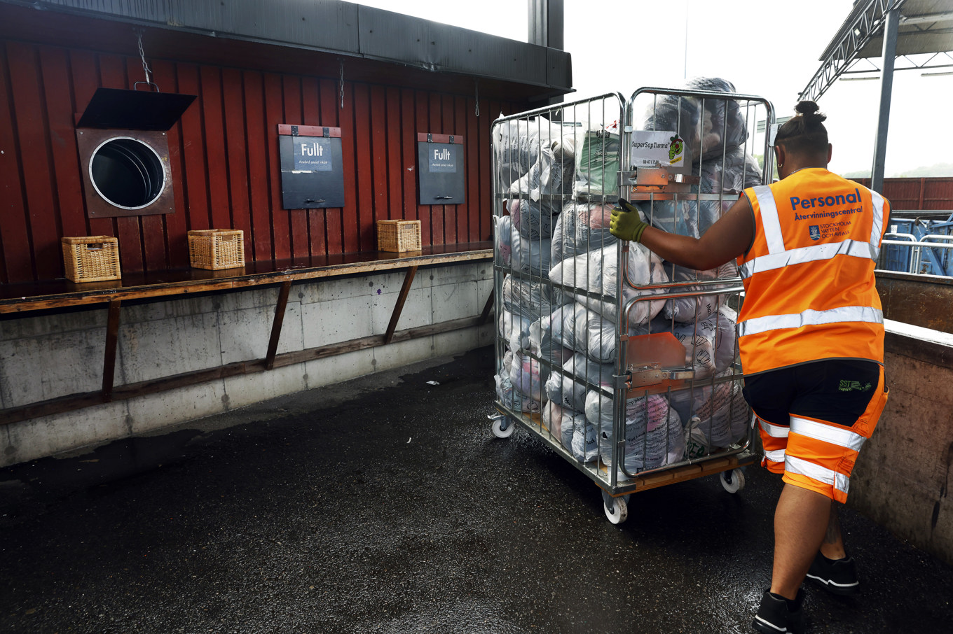 Nu stoppar hjälporganisationen insamlingen av textilier i Stockholmsområdet. Arkivbild. Foto: Cornelia Nordström/TT