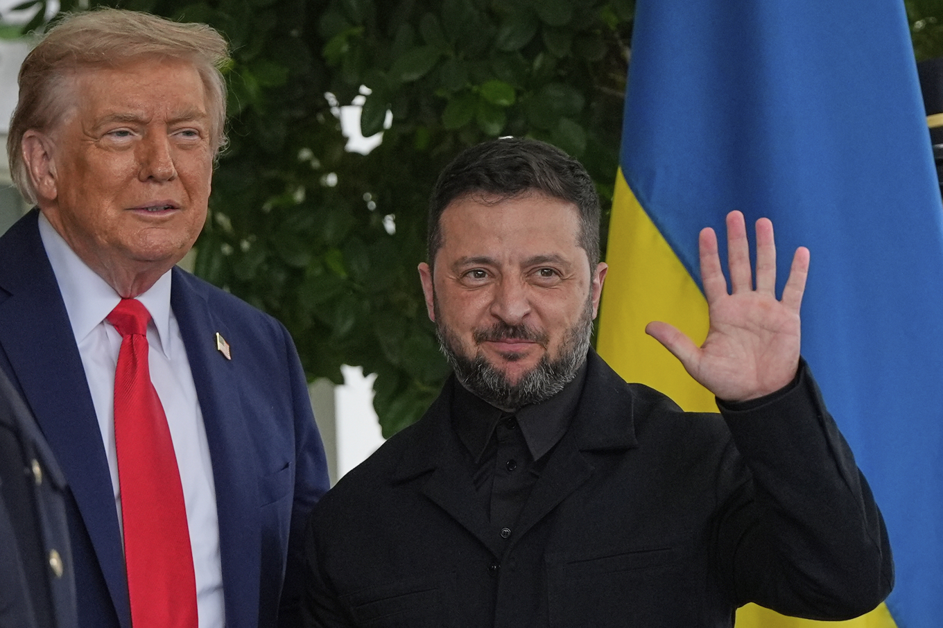 USA:s president Donald Trump och Ukrainas dito Volodymyr Zelenskyj vid Vita huset i Washington på måndagen. Foto: Julia Demaree Nikhinson/AP/TT