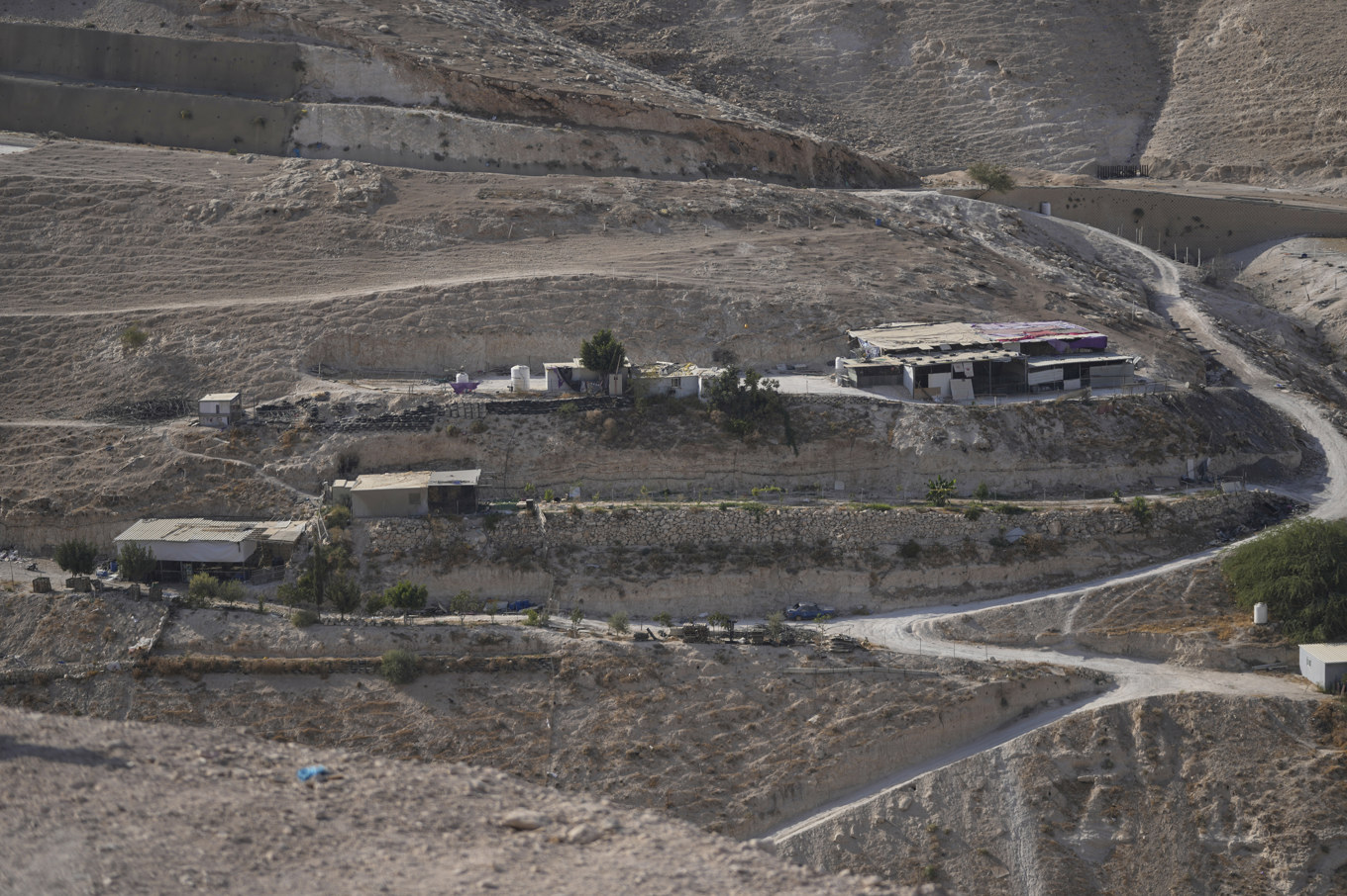Palestinska hem i E1-området, en öppen bit mark öster om Jerusalem, på en bild tagen tidigare i augusti. Foto: Nasser Nasser/AP/TT