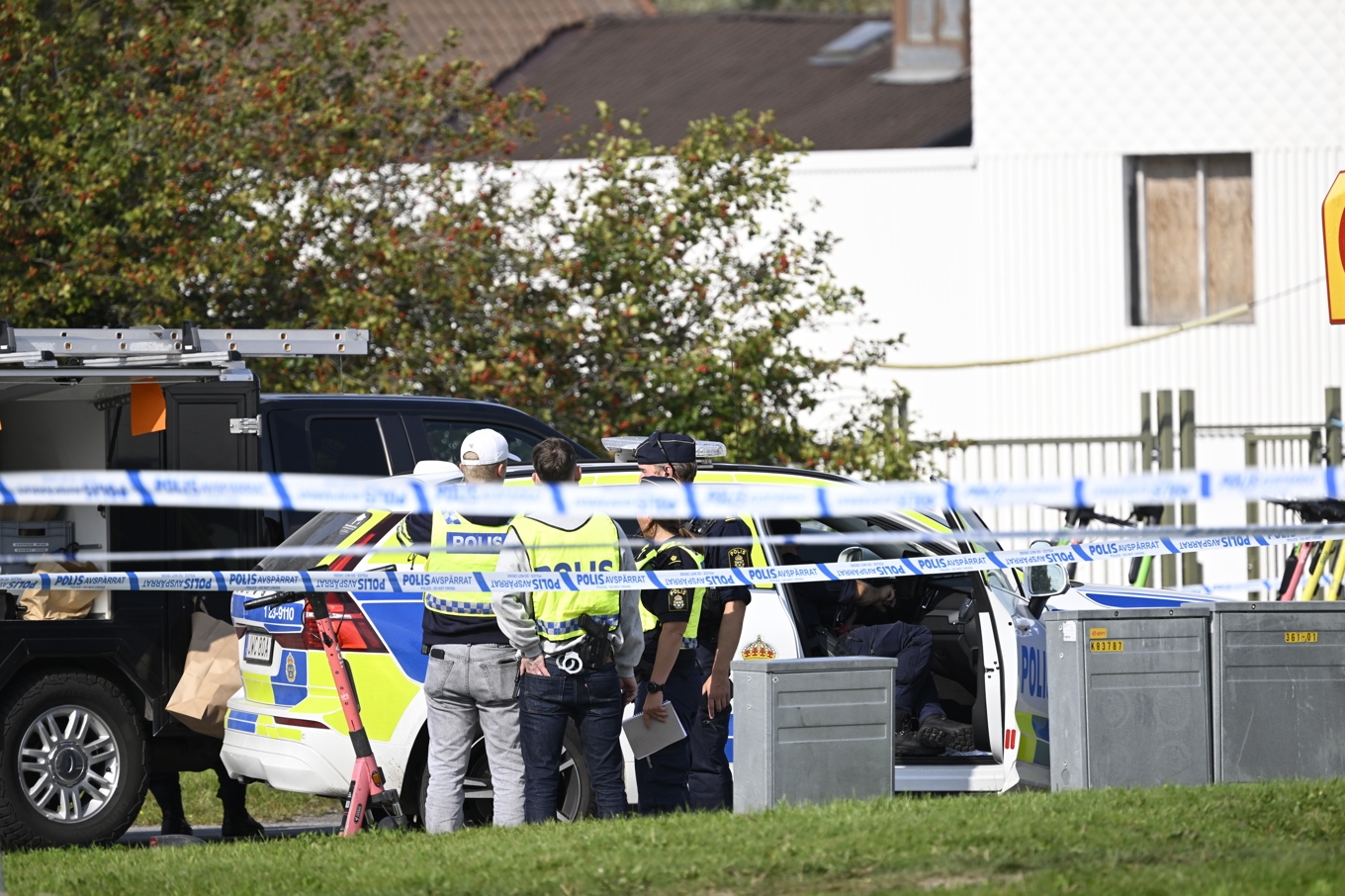 Skottdramat inträffade i samband med fredagsbönen i moskén. En man i 25-årsåldern sköts till döds. Foto: Fredrik Sandberg/TT
