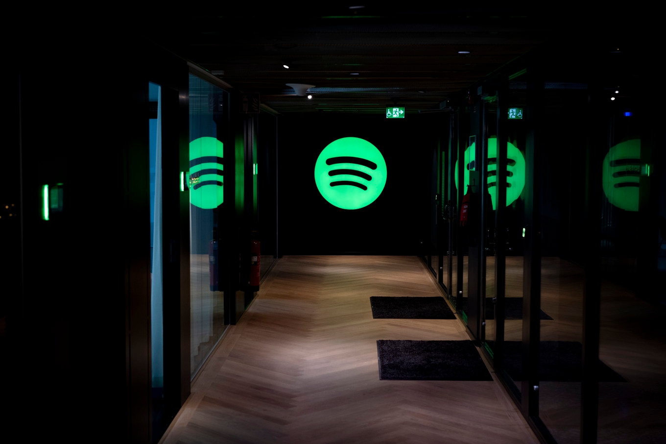 Spotifys tjänst kan bli dyrare framöver. Arkivbild. Foto: Pontus Lundahl/TT