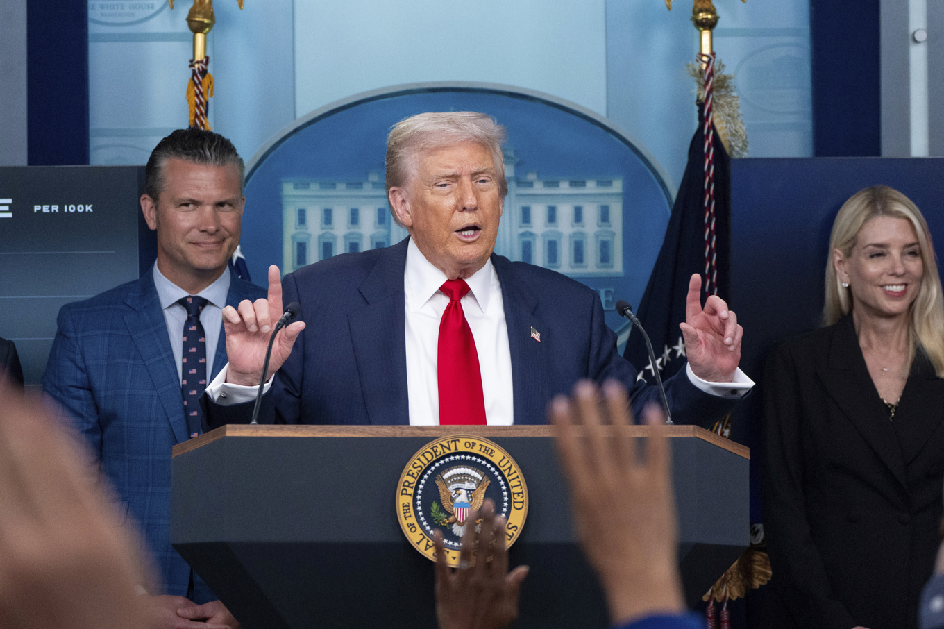 President Donald Trump och försvarsminister Pete Hegseth (vänster) arbetar nära varandra. Foto: Alex Brandon/AP/TT