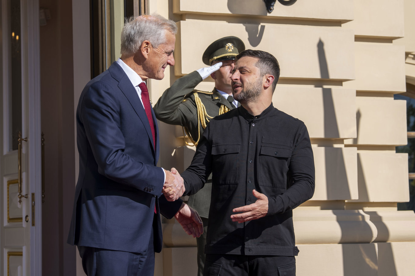 Norges statsminister Jonas Gahr Støre möter Ukrainas president Volodymyr Zelenskyj för samtal i presidentresidenset Marinskijpalatset i Kiev. Foto: Heiko Junge/NTB/TT