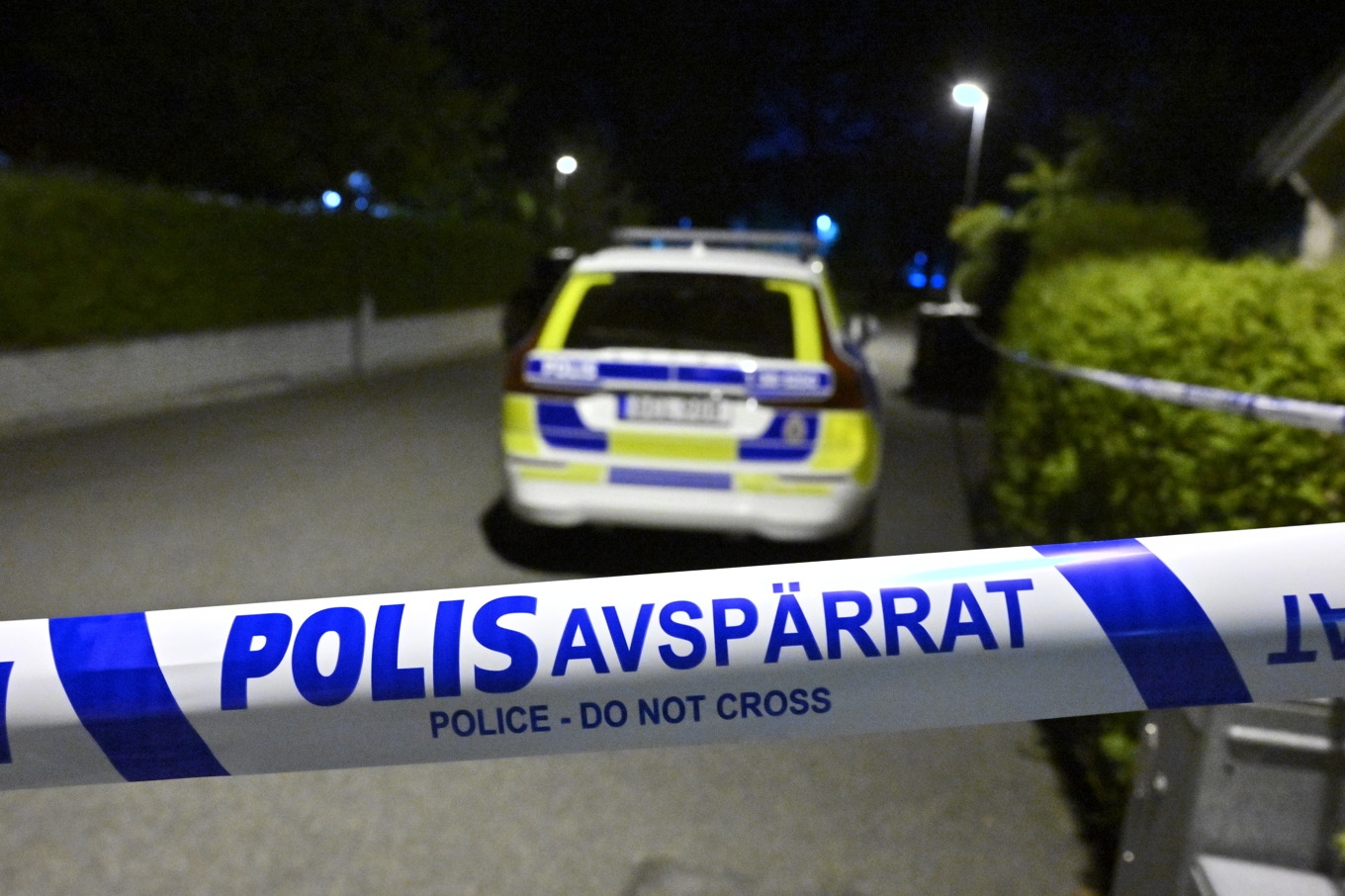 Polisen har spärrat av ett område vid en villa i Södertälje efter en explosion. Foto: Claudio Bresciani/TT