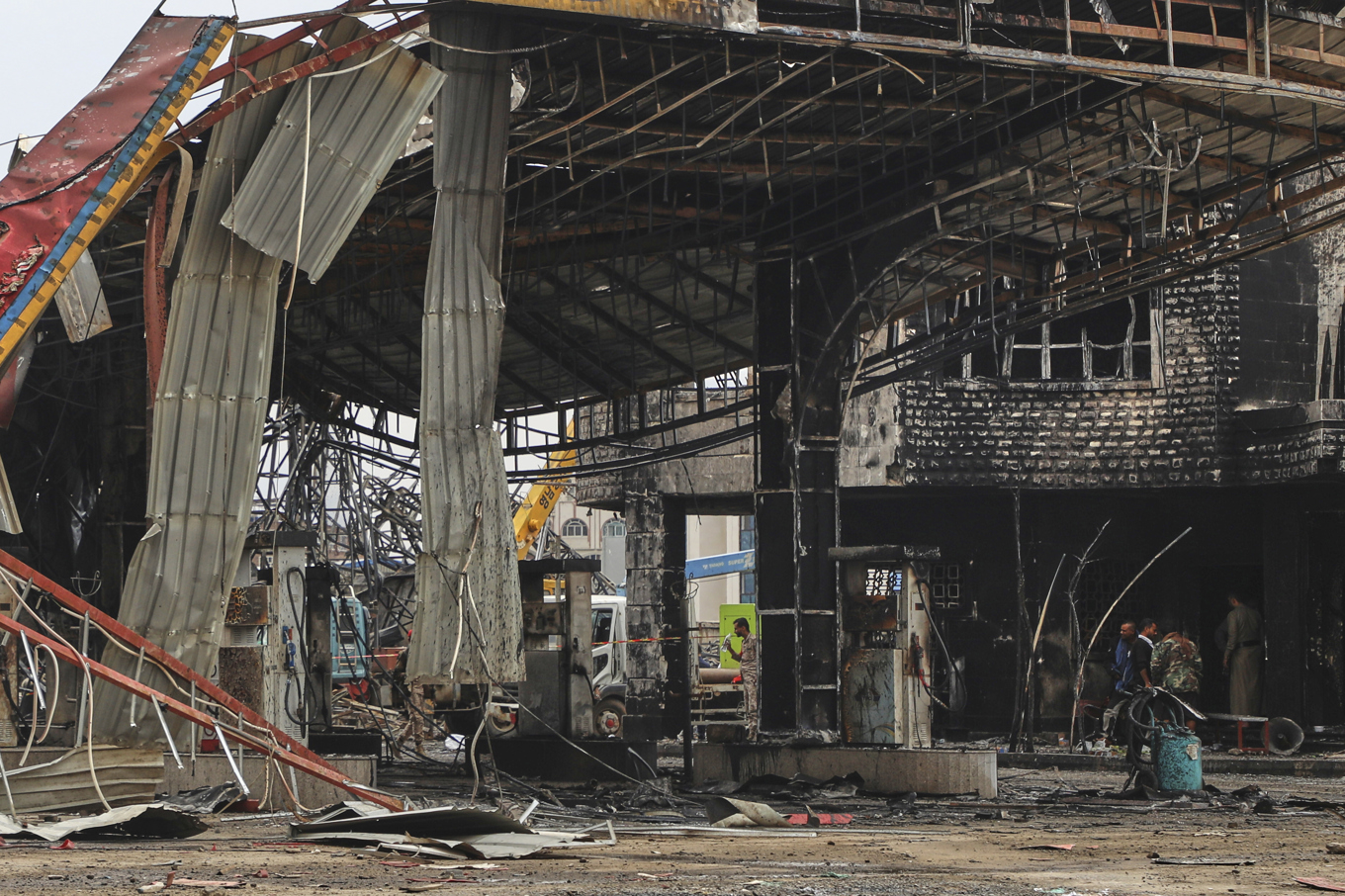 En bensinstation Jemens huvudstad Sanaa som attackerats av Israel. Arkivbild. Foto: AP/TT